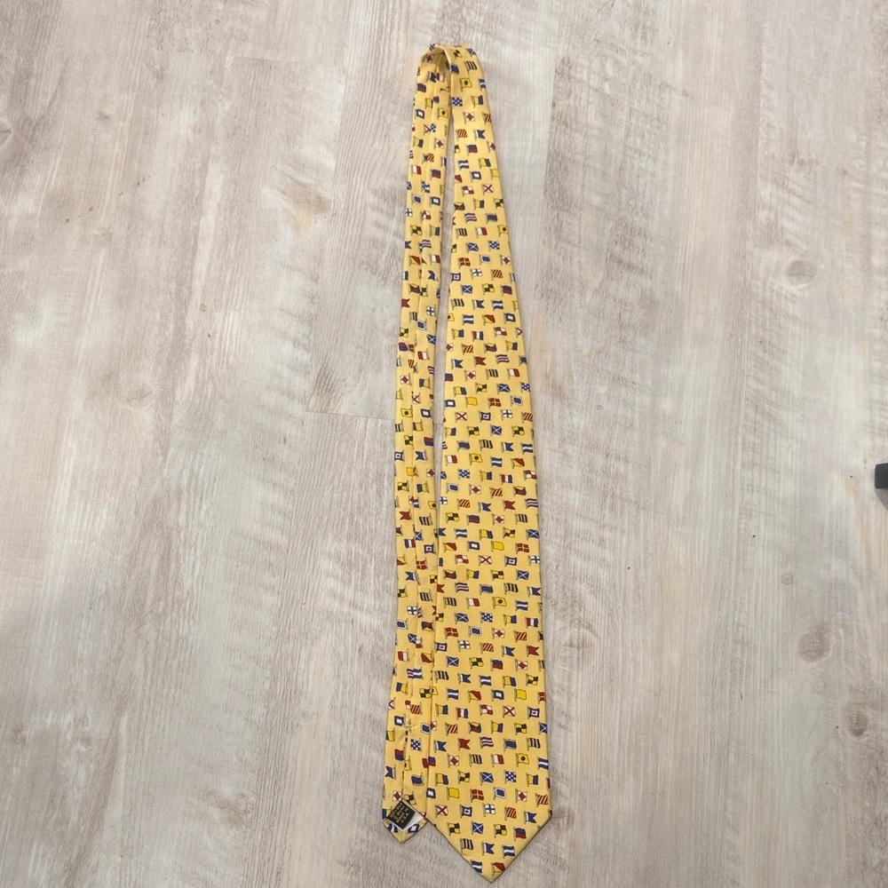 A-Z INTERNATIONAL FLAGS
Yellow 100% Silk Tie By Alynn - Picture 6 of 6